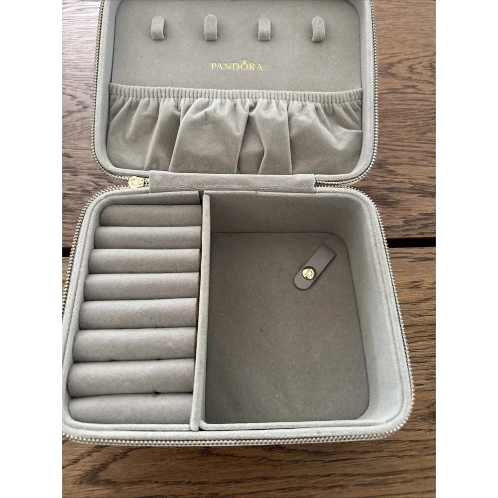 Pandora White Travel Jewelry Box Embossed Floral Gold Zipper Gray Lining